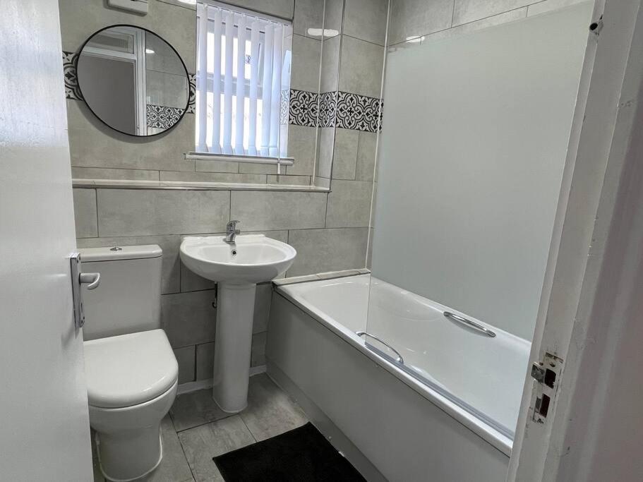 New! 4 Bedroom London House With Garden And Lawn Zewnętrze zdjęcie
