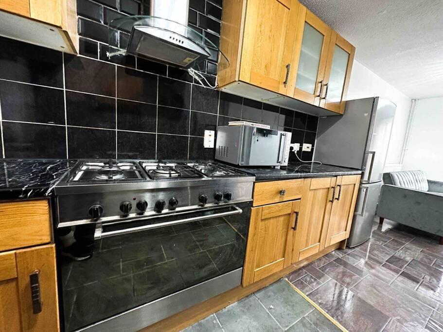 New! 4 Bedroom London House With Garden And Lawn Zewnętrze zdjęcie